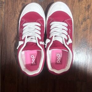 Classic Retro Inspired Sneaker Size 8.5M